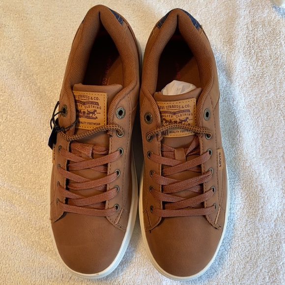 Brown Levi’s sneakers - Picture 2 of 3